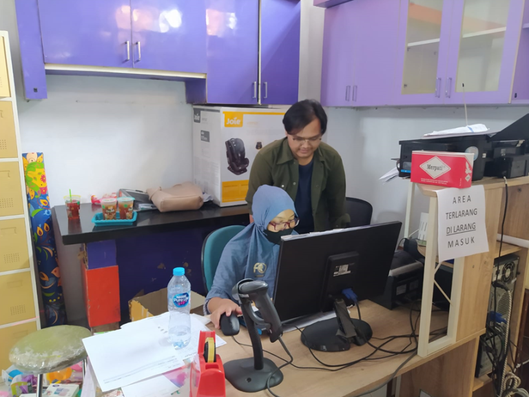 MEMUDAHKAN DATA PENJUALAN TERSIMPAN, INTIP KEMUDAHAN PENGGUNAAN APLIKASI POINT OF SALE PADA TOKO EEF BEE