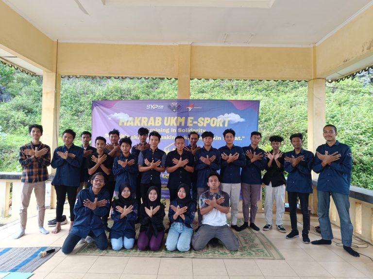 CEO PT Decaaindo Surya Persada Menjadi Pembicara Kegiatan UKM E-Sport STKIP PGRI Pacitan