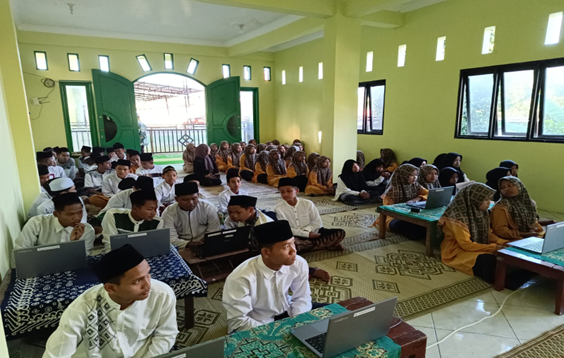 Pelatihan “Membuat Poster Edukatif Menggunakan Aplikasi Canva” bersama dengan Yayasan LPYP LATAHZAN Punung